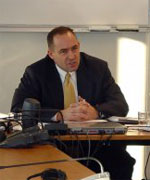 Colonel William K. Lietzau presenting the ICC-OTP Guest Lecture at the interim seat of the Court on 9 December 2005.