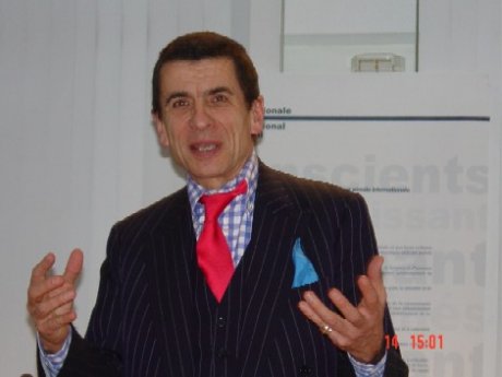Mr. Geoffrey Nice presenting ICC-OTP Guest lecture at the interim seat of the Court on 14 December 2004.