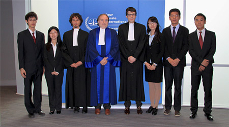 ICC Judge Cuno Tarfusser (centre), ICC Associate Legal Officer Silvestro Stazzone (left) and ICC Associate Legal Officer Simon Grabrovec (right) with the winners of the ICC Trial Competition (Chinese version), representing China University of Political Science and Law, at the seat of the Court in The Hague © ICC-CPI