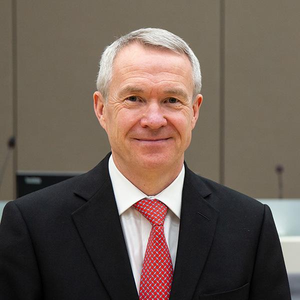 Peter Lewis