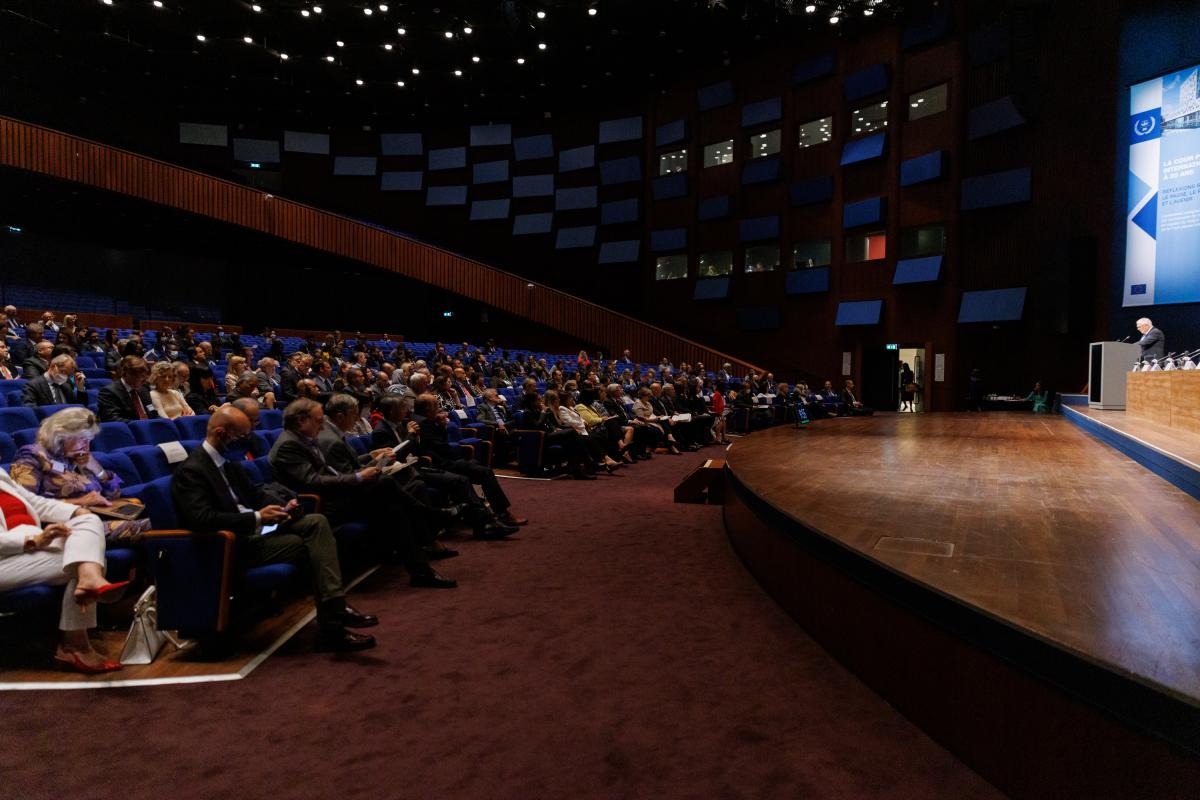 Le Président de la CPI, le juge Piotr Hofmański, prononce le discours d'ouverture de la conférence « La CPI à 20 ans : Réflexions sur le passé, le présent et l’avenir », le 1er juillet 2022 ©ICC-CPI
