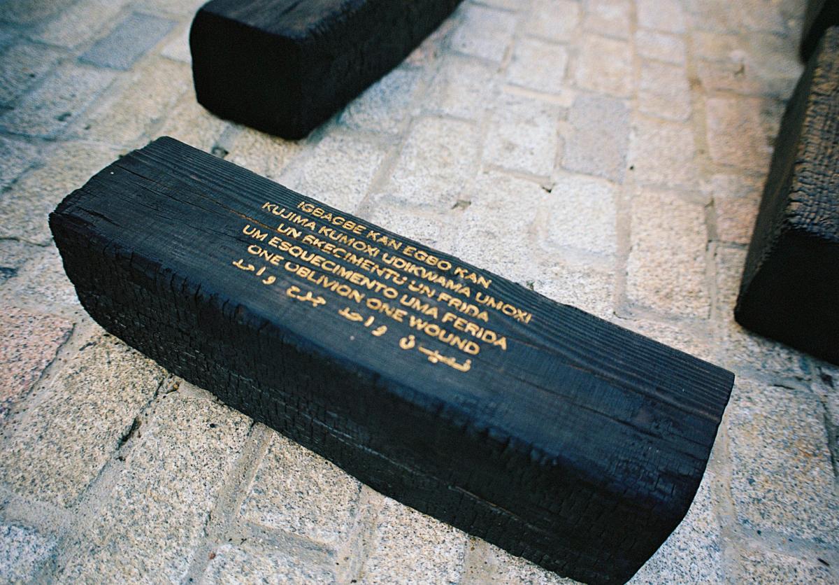 Grada Kilomba’s O’Barco/The Boat installation of 140 blocks of charred wood outlining a slave ship is displayed at Somerset House in London, October 2022. Photographed by Gabi de Luca, courtesy of an agreement with the artists.