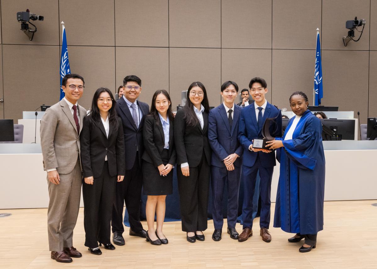 Pictured here: ICC judge Althea Violet Alexis-Windsor and the winning team ©ICC-CPI