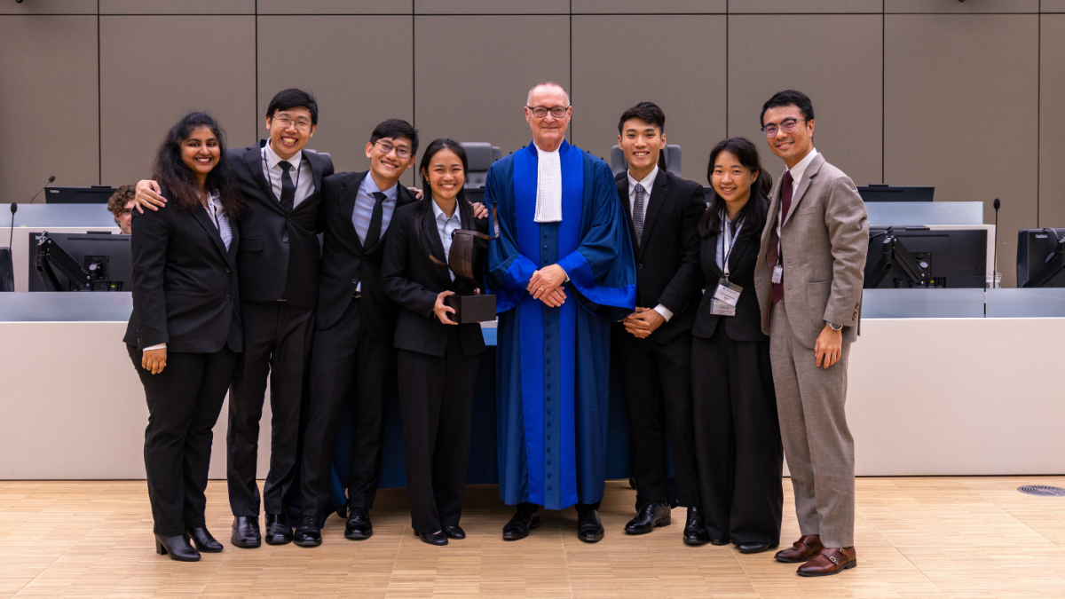 L’Université de gestion de Singapour remporte la version anglaise du concours de procès fictif de la CPI
