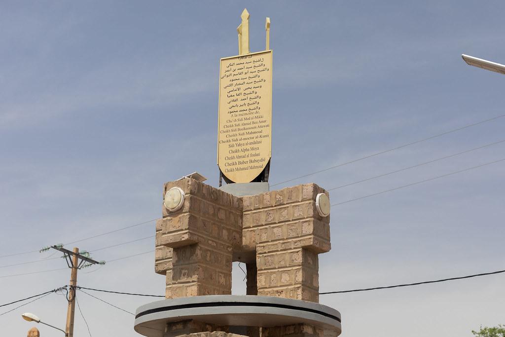 The Louha memorial, inaugurated in Timbuktu in October 2024, commemorates the victims of crimes committed in 2012. Named after the Arabic word for the Koranic tablet, the monument symbolises the resilience of the Timbuktu community and forms part of the memorialisation measures implemented under the reparations programme. Credit: Hameye Touré / TFV 2024.
